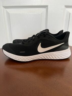 Kids Nike Revolution Black and White Sneakers (Size: 6.5Y Boys)
